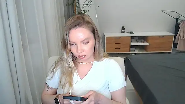 PolinaXXXXXJones online show from May 2026 06:35:01 PM