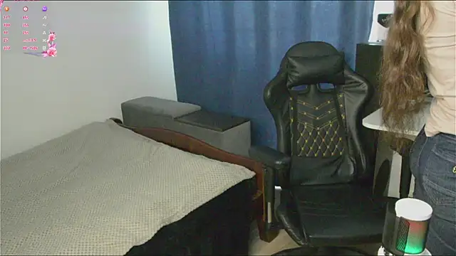 Snapshot of MiaSweetti chatting on June 2026 09:14:01 AM MiaSweetti online show from June 2026 09:14:01 AM