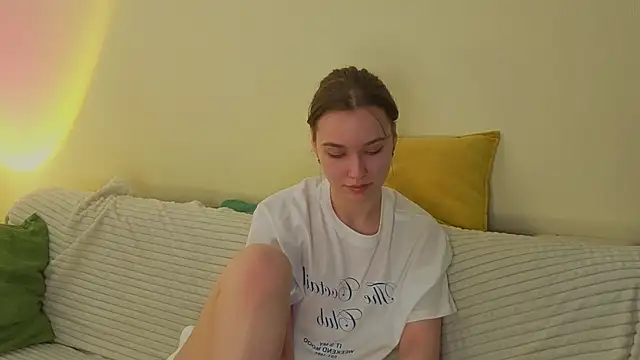 Snapshot of JolieDerringer chatting on June 2026 07:33:02 AM JolieDerringer online show from June 2026 07:33:02 AM