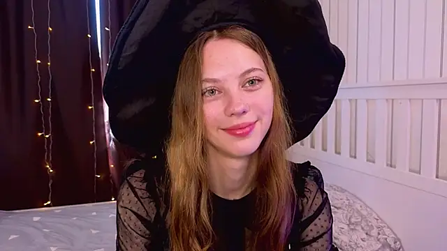 Snapshot of HarriettKitty chatting on June 2026 08:17:01 AM HarriettKitty online show from June 2026 08:17:01 AM