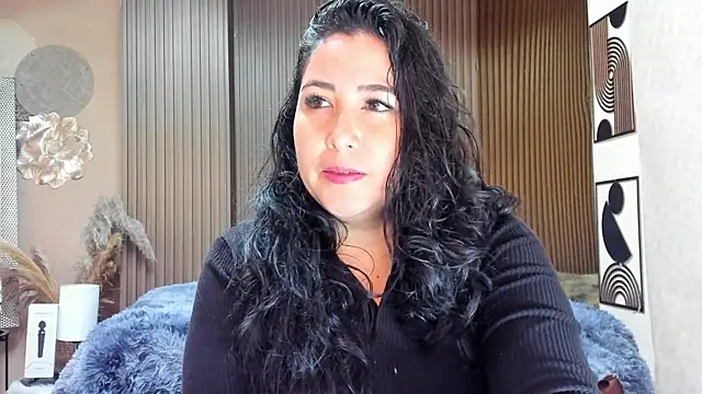 Snapshot of BBWLuxuryMuse chatting on May 2026 11:40:01 AM BBWLuxuryMuse online show from May 2026 11:40:01 AM