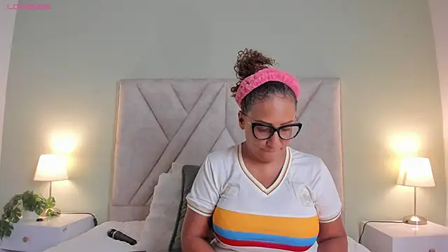 Eva-Millss online show from May 2026 12:34:01 PM