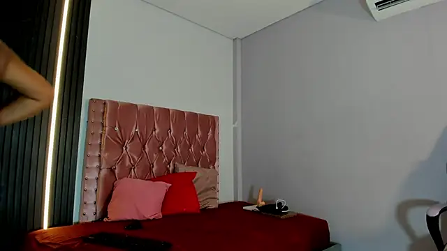 aisha moore online show from August 2026 07:28:01 PM