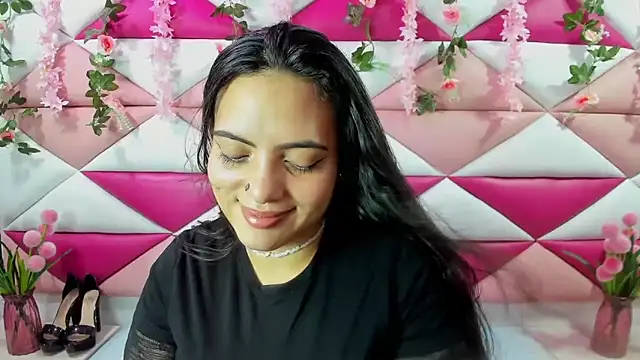 Snapshot of Isabella_Mora_ chatting on June 2026 03:33:01 AM Isabella Mora online show from June 2026 03:33:01 AM
