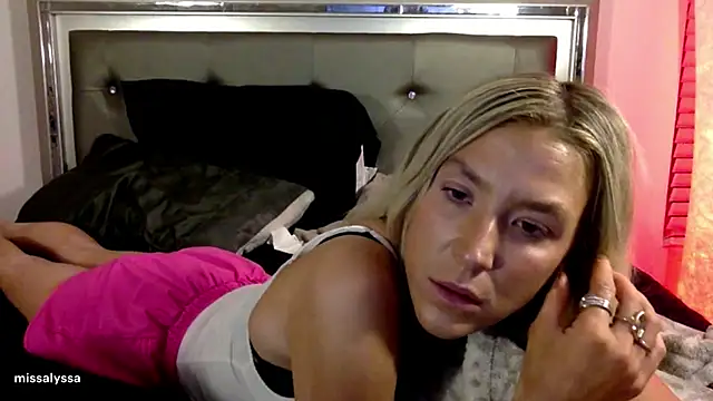 Snapshot of Misss_alyssaaa chatting on June 2026 04:10:01 AM Misss alyssaaa online show from June 2026 04:10:01 AM