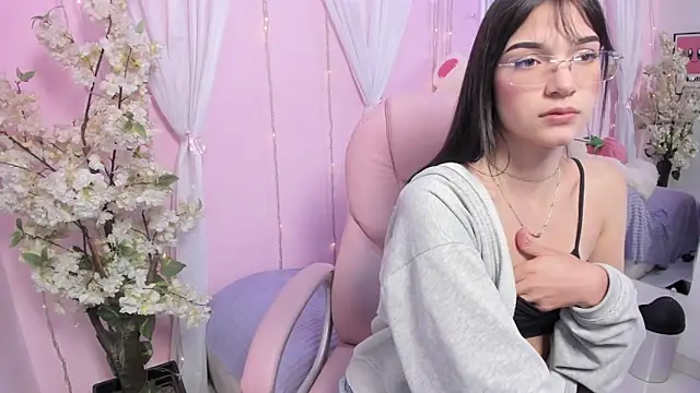 Snapshot of ShanelleDupont_ chatting on May 2026 08:25:02 PM ShanelleDupont online show from May 2026 08:25:02 PM