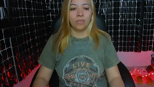 Snapshot of MissAlmaFenix chatting on June 2026 02:44:02 PM MissAlmaFenix online show from June 2026 02:44:02 PM