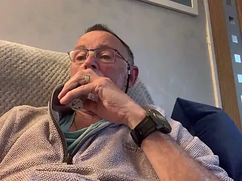 Snapshot of Moonraker64 chatting on May 2026 07:31:01 PM Moonraker64 online show from May 2026 07:31:01 PM