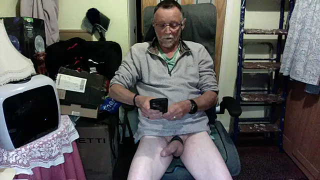 Snapshot of Moonraker64 chatting on May 2026 09:20:02 PM Moonraker64 online show from May 2026 09:20:02 PM