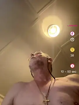 Snapshot of Moonraker64 chatting on May 2026 09:10:02 PM Moonraker64 online show from May 2026 09:10:02 PM