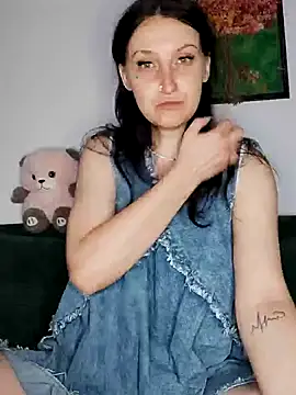 Goddessm00n1 online show from May 2026 11:25:02 PM