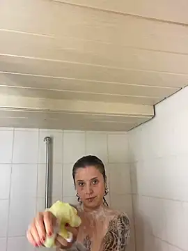 Snapshot of EmilieBraun chatting on May 2026 08:37:01 PM EmilieBraun online show from May 2026 08:37:01 PM