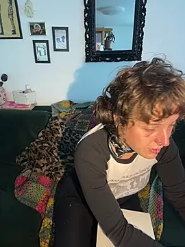 Snapshot of EmilieBraun chatting on May 2026 11:39:01 AM EmilieBraun online show from May 2026 11:39:01 AM