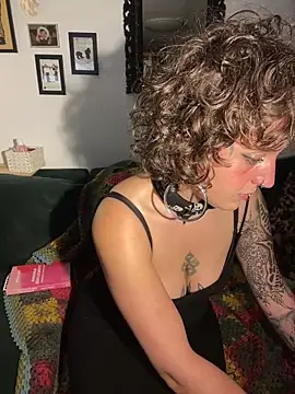 Snapshot of EmilieBraun chatting on May 2026 08:13:02 PM EmilieBraun online show from May 2026 08:13:02 PM