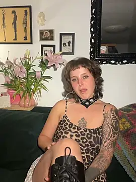 Snapshot of EmilieBraun chatting on June 2026 08:40:02 PM EmilieBraun online show from June 2026 08:40:02 PM