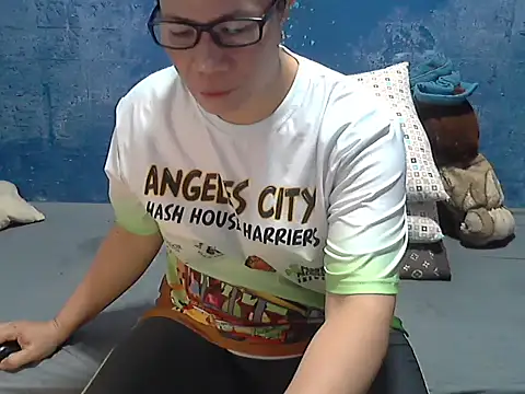 hotchilimom online show from July 2026 10:29:02 PM