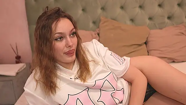 Snapshot of LeilaBie chatting on July 2026 07:38:01 PM LeilaBie online show from July 2026 07:38:01 PM