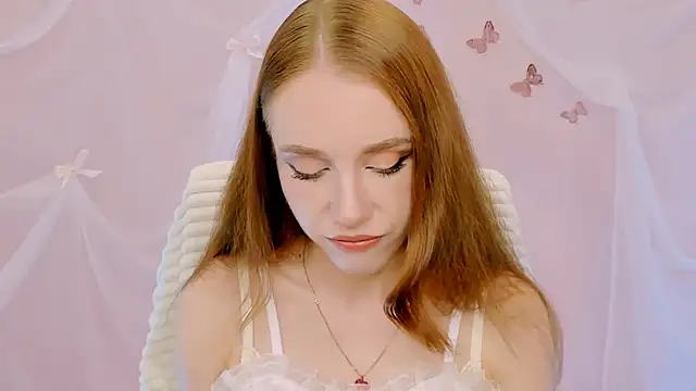Snapshot of MilaSiren chatting on May 2026 05:23:01 AM MilaSiren online show from May 2026 05:23:01 AM
