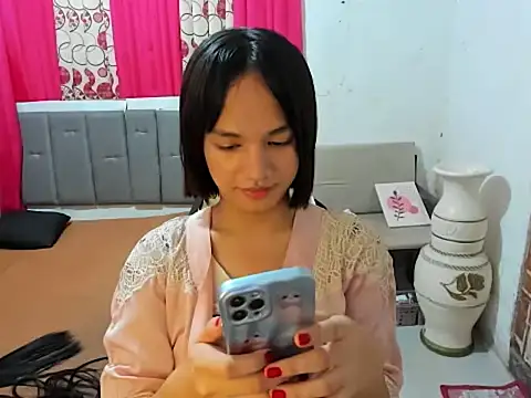 Snapshot of TsUncutTrisha chatting on May 2026 06:02:01 PM TsUncutTrisha online show from May 2026 06:02:01 PM
