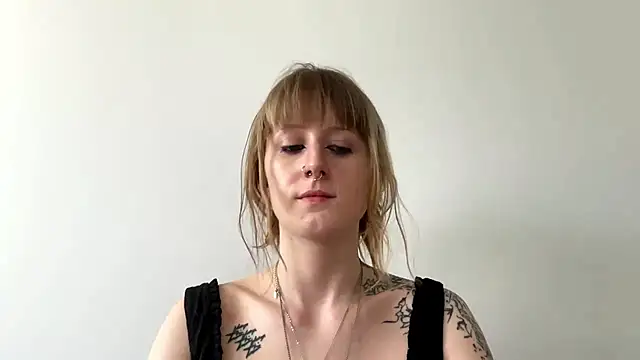 Snapshot of LaraLovely chatting on July 2026 03:48:02 PM LaraLovely online show from July 2026 03:48:02 PM