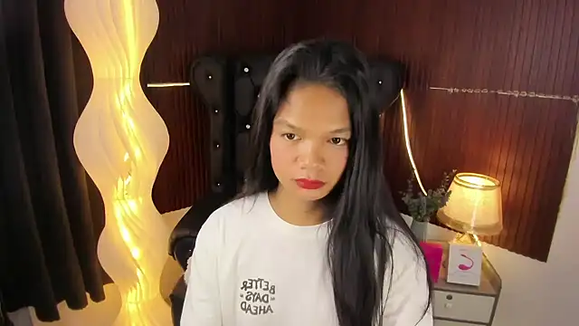 Snapshot of Naya_Hilton chatting on May 2026 07:00:01 PM Naya Hilton online show from May 2026 07:00:01 PM