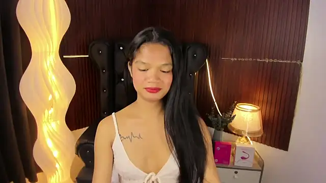 Snapshot of Naya_Hilton chatting on May 2026 06:31:02 PM Naya Hilton online show from May 2026 06:31:02 PM