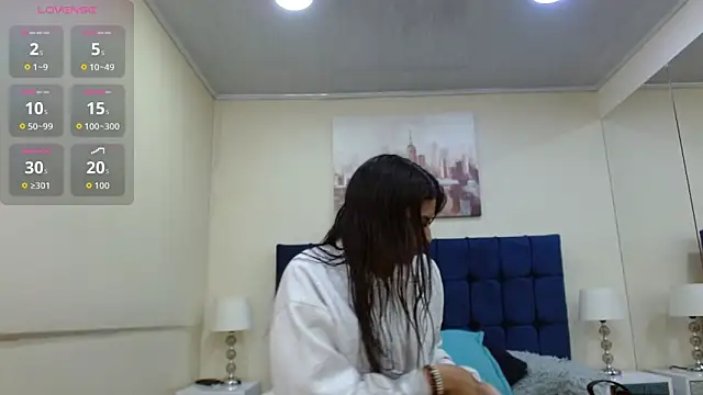 Snapshot of ValerieLyon_ chatting on May 2026 08:17:01 PM ValerieLyon online show from May 2026 08:17:01 PM