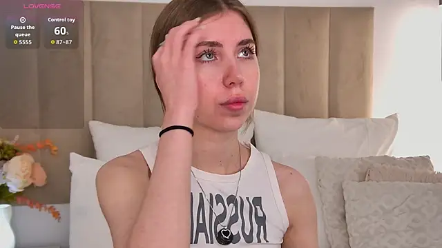EvaAkiins online show from May 2026 05:54:02 PM