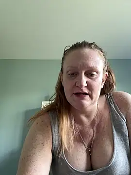 Snapshot of Kellilyn10 chatting on June 2026 10:33:02 PM Kellilyn10 online show from June 2026 10:33:02 PM