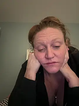 Snapshot of Kellilyn10 chatting on June 2026 05:10:01 AM Kellilyn10 online show from June 2026 05:10:01 AM