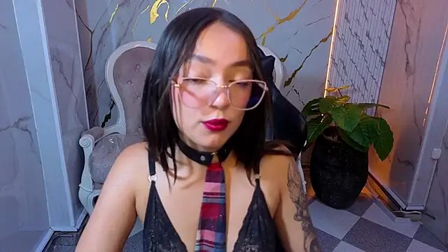 Snapshot of Cinnamon_b chatting on May 2026 08:05:02 PM Cinnamon b online show from May 2026 08:05:02 PM