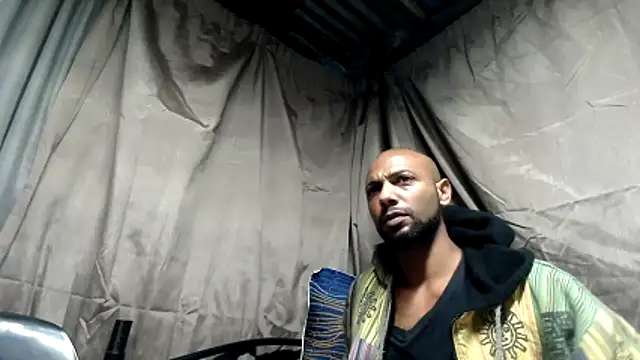 Camodick online show from April 2026 06:10:01 PM