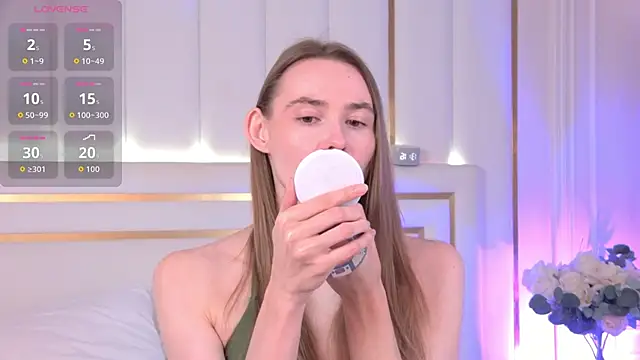Snapshot of LillianYoung chatting on May 2026 09:17:02 AM LillianYoung online show from May 2026 09:17:02 AM
