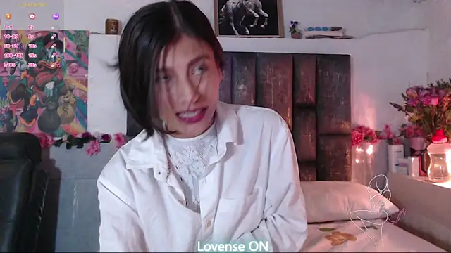 Snapshot of Violeta-Roslin chatting on June 2026 08:01:01 PM Violeta-Roslin online show from June 2026 08:01:01 PM