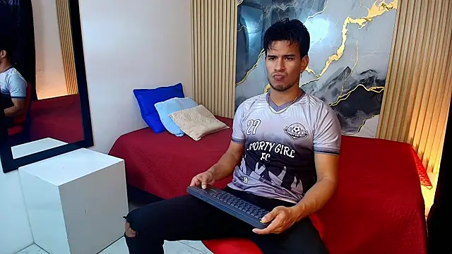 JacobWolf   online show from May 2026 07:37:02 PM