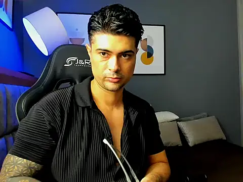 Snapshot of ZEI-001 chatting on May 2026 01:33:02 AM ZEI-001 online show from May 2026 01:33:02 AM