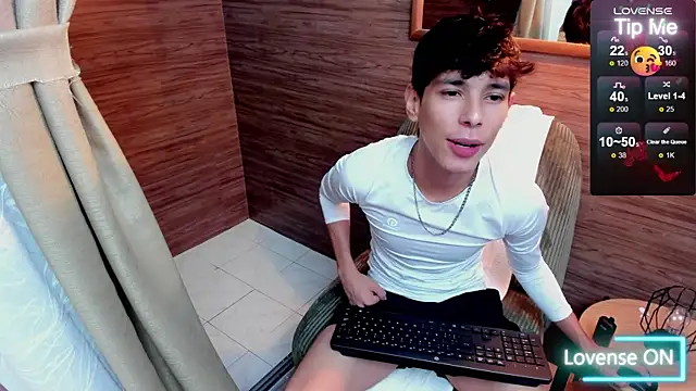 Snapshot of jacob_colliins chatting on July 2026 01:15:02 PM jacob colliins online show from July 2026 01:15:02 PM