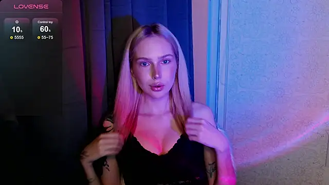 Snapshot of MichelleVelour chatting on May 2026 04:04:02 PM MichelleVelour online show from May 2026 04:04:02 PM