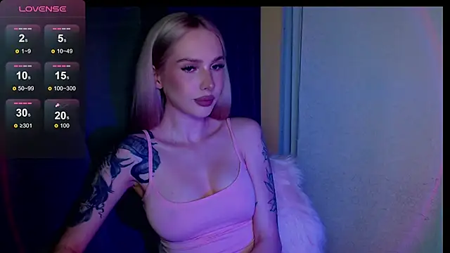 Snapshot of MichelleVelour chatting on June 2026 04:53:02 PM MichelleVelour online show from June 2026 04:53:02 PM