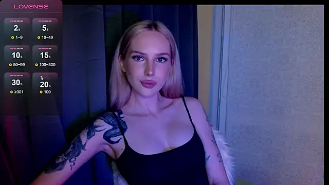 Snapshot of MichelleVelour chatting on June 2026 05:52:01 PM MichelleVelour online show from June 2026 05:52:01 PM