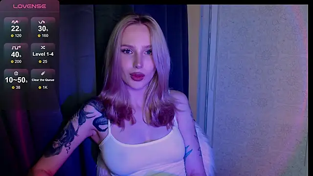 Snapshot of MichelleVelour chatting on July 2026 07:20:01 PM MichelleVelour online show from July 2026 07:20:01 PM