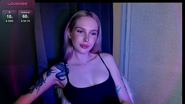 Snapshot of MichelleVelour chatting on July 2026 06:32:01 PM MichelleVelour online show from July 2026 06:32:01 PM
