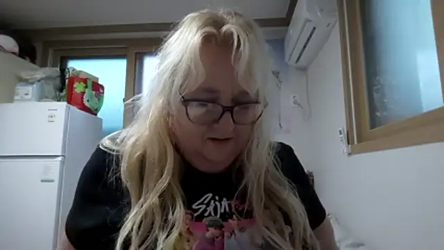 Snapshot of Monalissa729 chatting on May 2026 10:22:02 AM Monalissa729 online show from May 2026 10:22:02 AM