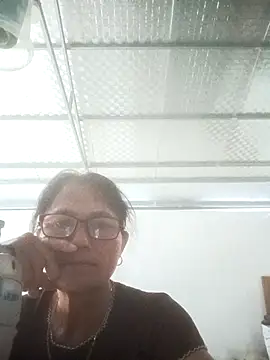 Snapshot of Vieekee chatting on July 2026 11:29:02 AM Vieekee online show from July 2026 11:29:02 AM