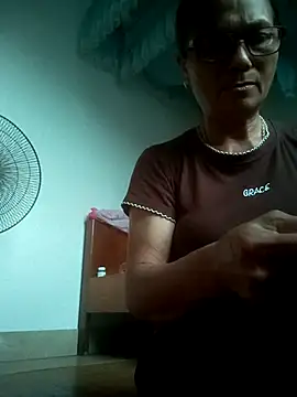 Snapshot of Vieekee chatting on July 2026 10:39:01 AM Vieekee online show from July 2026 10:39:01 AM