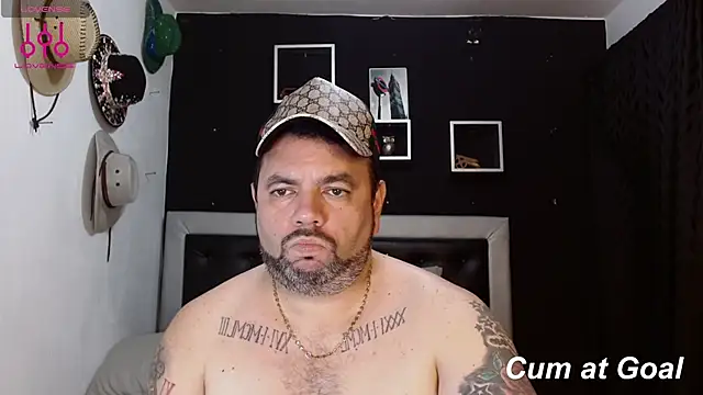Snapshot of perverseveteranmanxxx chatting on January 2025 04:29:01 AM perverseveteranmanxxx online show from January 2025 04:29:01 AM