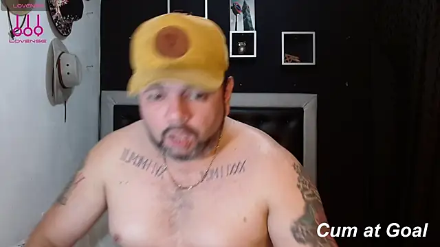Snapshot of perverseveteranmanxxx chatting on January 2025 03:40:02 AM perverseveteranmanxxx online show from January 2025 03:40:02 AM