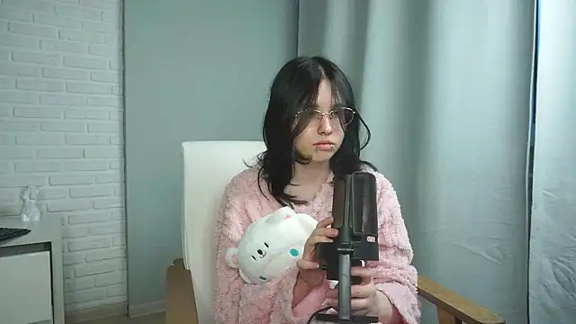 Snapshot of CloudyLina chatting on May 2026 04:04:02 PM CloudyLina online show from May 2026 04:04:02 PM
