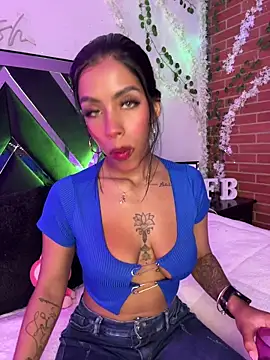 Snapshot of FiorellaBossh_ chatting on June 2026 12:56:02 AM FiorellaBossh online show from June 2026 12:56:02 AM