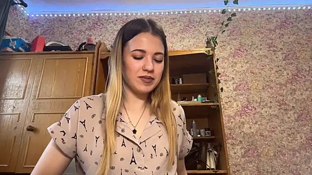 Snapshot of LatvianKat chatting on May 2026 01:19:01 PM LatvianKat online show from May 2026 01:19:01 PM